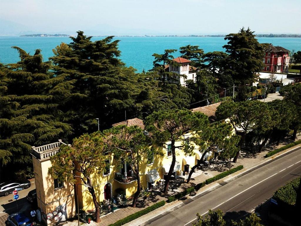 Hotel Casa Giulietta à Desenzano del Garda Extérieur photo